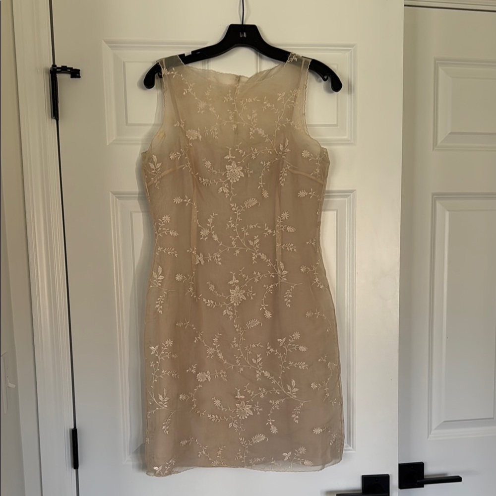 Ann Taylor Petites Elegant Cream Floral Dress Size 6